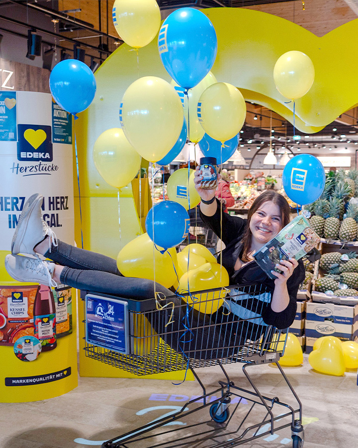 Luftballons zur Markteröffnung von EDEKA Jakobi in Worms